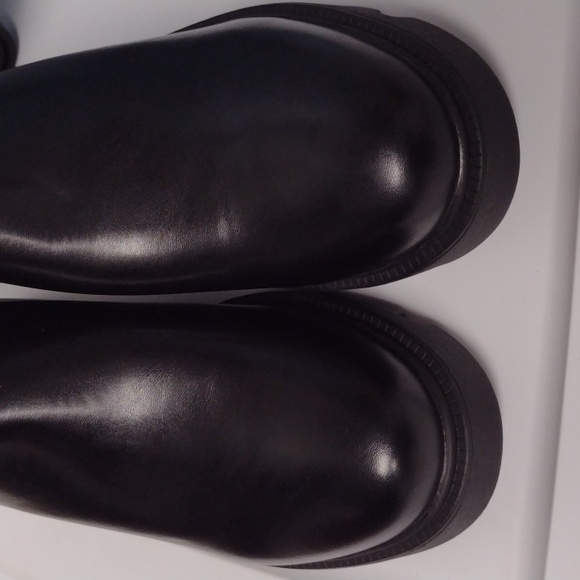 Cushionaire MemoryFoamSleek Black Chelsea Juliet Ankle Boots with Elastic Panels - Picture 11 of 12